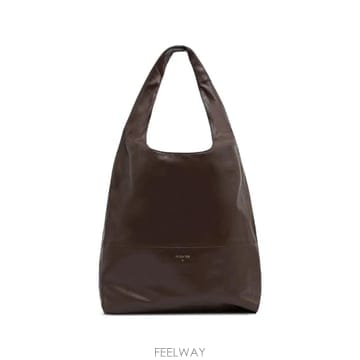 26 FW Patrizia Pepe 미니멀 로고 프린트 레더 토트 백 2B0020L001 TP45978204