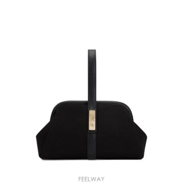 Karl Lagerfeld 26 FW Į�����Ʈ Signature strap pouch C1W46024999 TP45975834726 FW Į�����Ʈ Signature strap pouch C1W46024999 TP4