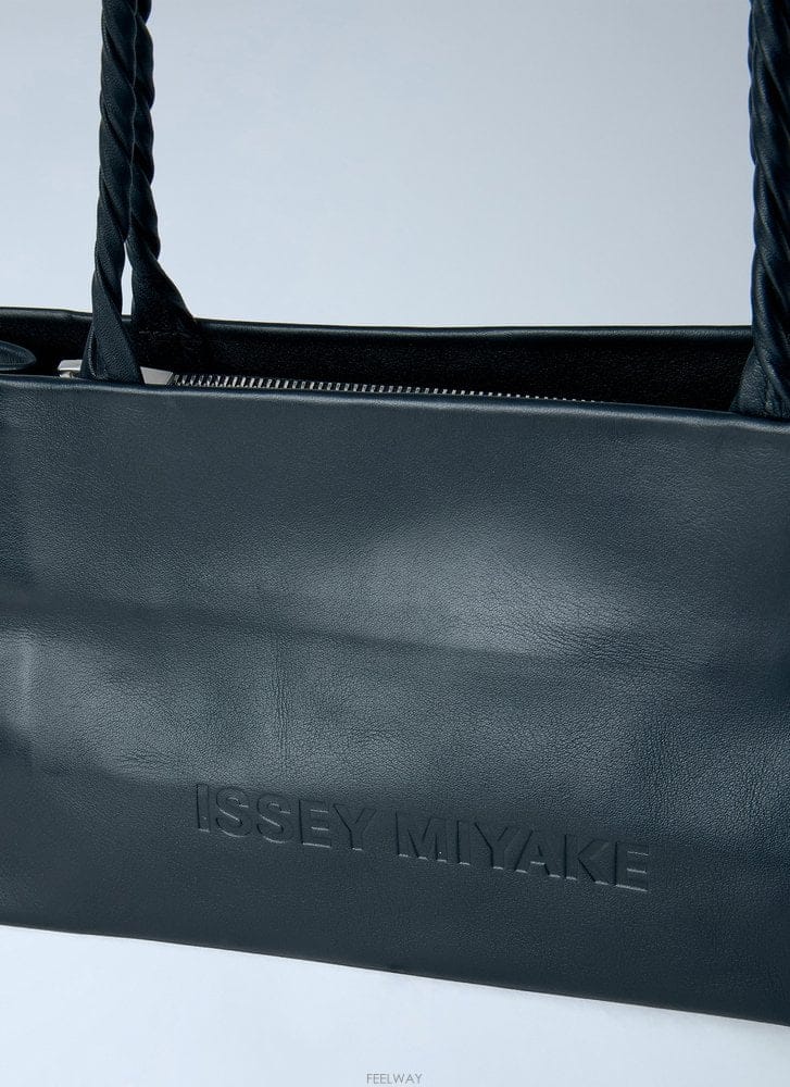 Issey Miyake 26 F/W �̼��� �̾��� ������ �ڵ�� IM68AG202-15 B011249876326 F/W �̼��� �̾��� ������ �ڵ�� IM68AG202-15 B01124