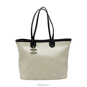 샤넬 Chanel A92212 화이트 온 더 로드 쇼퍼 토트백 (19번대)