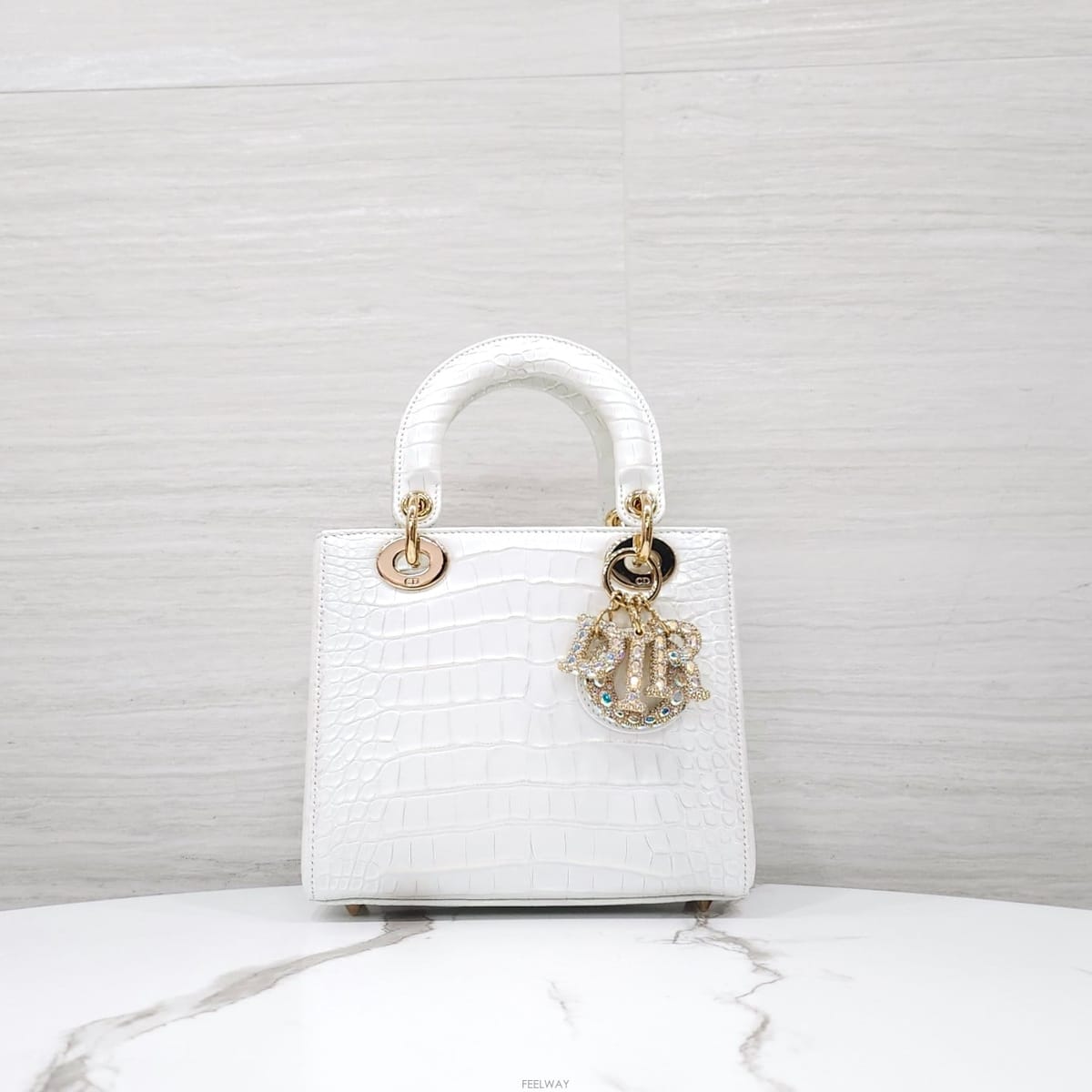 DIOR [������] (����ǰ) ��� ���̵� ��� ������ ������� ũ��Ŀ���� ũ����Ż �־� ��[������] (����ǰ) ��� ���̵� ��� ������ ������� ũ