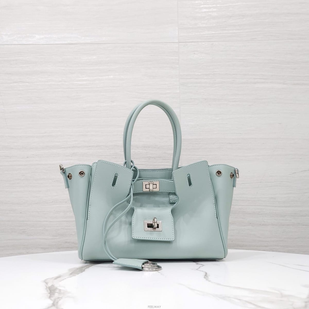 Balenciaga [������] �߷��þư� �� ���� ĳ���� �̴Ϲ� �̳׶� �׸� 835732[������] �߷��þư� �� ���� ĳ���� �̴Ϲ� �̳׶� �׸� 