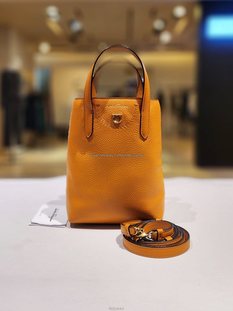 Ferragamo �䷹���� ��ġ�� �̴� ũ�ν��� 220024�䷹���� ��ġ�� �̴� ũ�ν��� 220024
