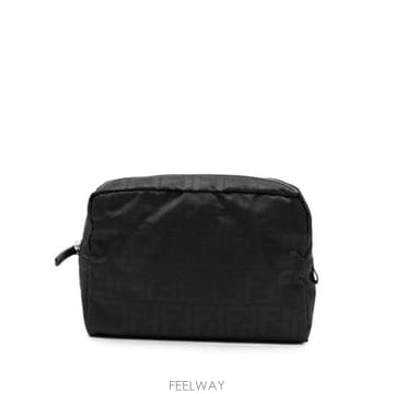 FENDI 26FW ��� Ŭ��ġ �Ŀ�ġ B1J2 8N0220 F0QA1 BLACK26FW ��� Ŭ��ġ �Ŀ�ġ B1J2 8N0220 F0QA1 BLACK