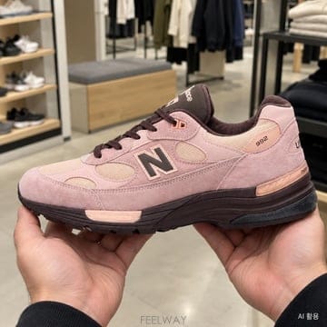 뉴발란스 992 Made In USA 초크 핑크 레모네이드 스니커즈