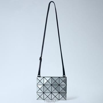 Issey Miyake 26 FW �ٿ��ٿ� �̼��̹̾��� Lucent �ǹ� �缾Ʈ ũ�ν��� BB68AG05626 FW �ٿ��ٿ� �̼��̹̾��� Lucent �ǹ� �缾Ʈ ũ�ν�