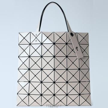 Issey Miyake 26 FW �ٿ��ٿ� �̼��̹̾��� Lucent ������ ��Ʈ�� ������ BB68AG05326 FW �ٿ��ٿ� �̼��̹̾��� Lucent ������ ��Ʈ�� ����