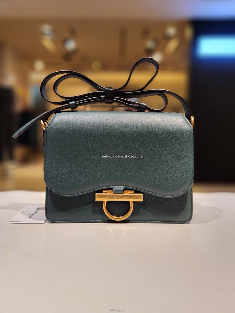 Ferragamo �䷹���� ��ġ�� ���� �� �÷� ũ�ν��� 21H321�䷹���� ��ġ�� ���� �� �÷� ũ�ν��� 21H321