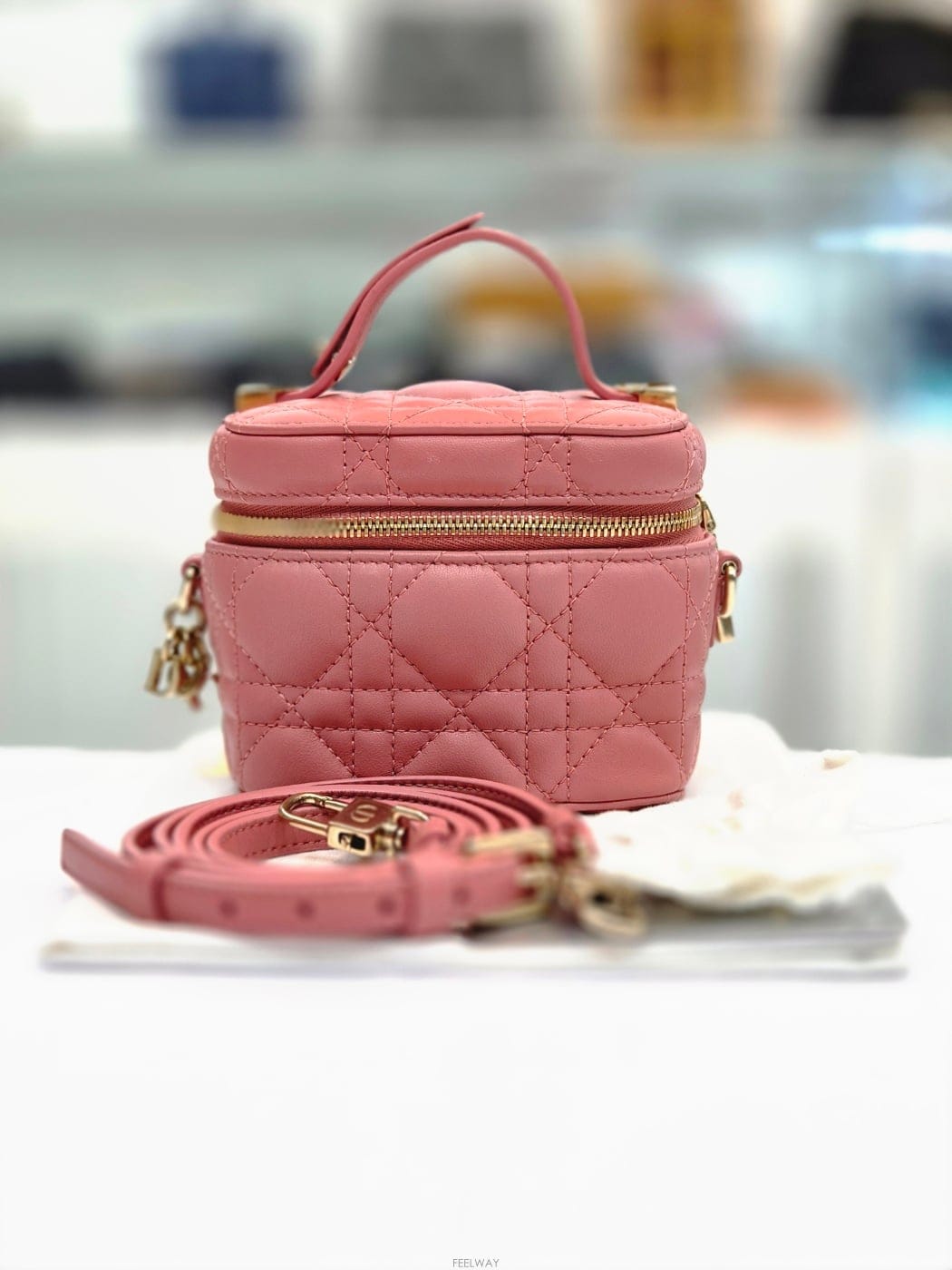 DIOR ��� ���̵� ����ũ�� ����Ƽ ũ�ν��� S0935ONMJ��� ���̵� ����ũ�� ����Ƽ ũ�ν��� S0935ONMJ