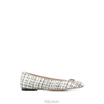 Valentino 26 FW �߷�Ƽ�� ����ٴ� ���̷ΰ� �ñ״�ó Ʈ���� �߷����� �÷� ���� WS0PI8ETC TP459876626 FW �߷�Ƽ�� ����ٴ� ���̷ΰ� �ñ״�ó Ʈ���� �߷�