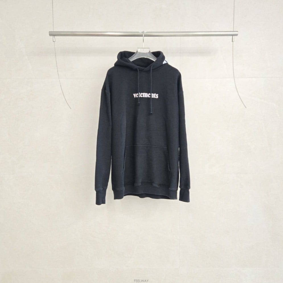Vetements ��Ʈ�� ���ڵ� ��ġ ������ �ĵ� Ƽ���� ���� XS DD20TR311��Ʈ�� ���ڵ� ��ġ ������ �ĵ� Ƽ���� ���� XS DD20TR31