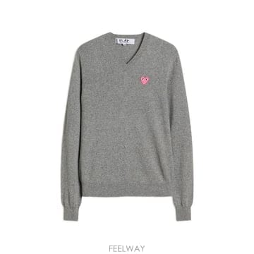26 FW 꼼데가르송 heart patch V neck sweater AXN097051 TP457876439