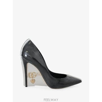 Dolce&Gabbana 26 FW ��ü�ذ��ٳ� logo charm pumps LA10086 TP45901533626 FW ��ü�ذ��ٳ� logo charm pumps LA10086 TP45901533