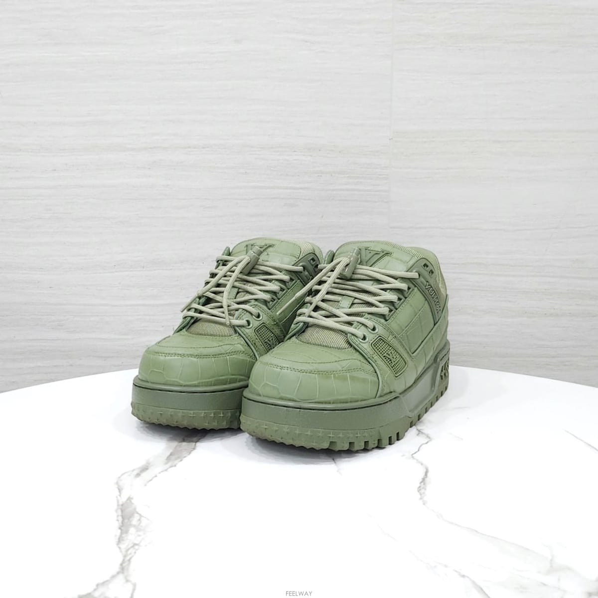 Louis Vuitton [������] (����ǰ) 4 / ���̺��� LV ũ��Ŀ���� Ʈ���̳� �ƽ� ����Ŀ�� 1ACN1Y[������] (����ǰ) 4 / ���̺��� LV ũ��Ŀ���� Ʈ���̳� 