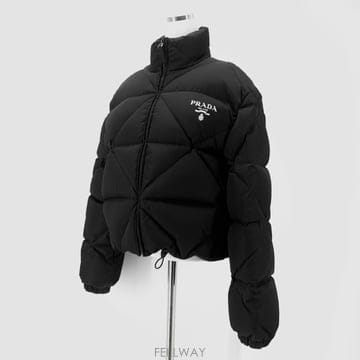 프라다 리나일론 개버딘 크롭 숏 패딩