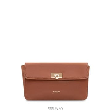 Ferragamo 26FW ����䷹ ��󰡸� Ŭ��ġ �Ŀ�ġ 221165 795688 NEW COGNAC26FW ����䷹ ��󰡸� Ŭ��ġ �Ŀ�ġ 221165 795688 NEW