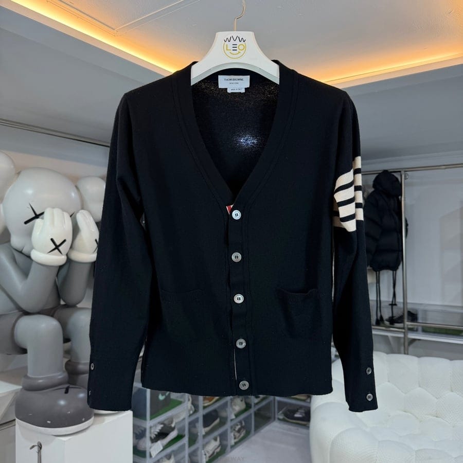 Thom Browne ����� �缱 ���� �޸��� �� ���������� �缱 ���� �޸��� �� �����