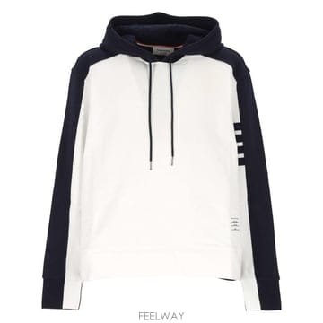 Thom Browne 26FW ����� ���� Ƽ���� MJT579A 00535104 WHITE NAVY26FW ����� ���� Ƽ���� MJT579A 00535104 WHITE NAVY