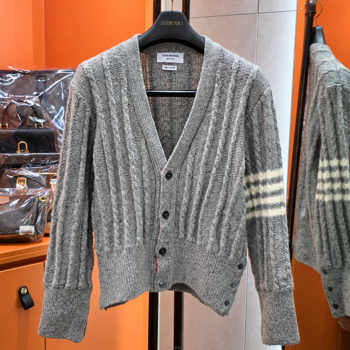 Thom Browne [�۵� ���Ÿ�����] ����� �缱���� ���̺� ����� �׷���[�۵� ���Ÿ�����] ����� �缱���� ���̺� ����� �׷�
