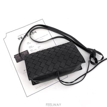 Bottega Veneta ���װ�����Ÿ ��Ʈ��ġ���� �̴� ũ�ν��麸�װ�����Ÿ ��Ʈ��ġ���� �̴� ũ�ν���