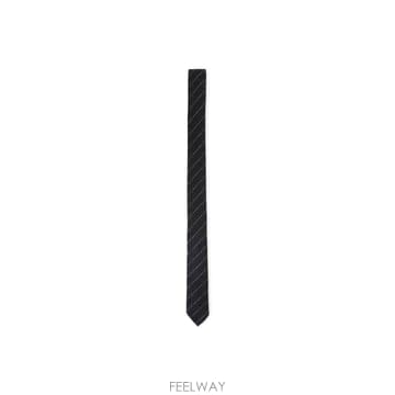 Thom Browne �δ��� THOM BROWNE ����� �׷��� ��Ʈ������ ��Ÿ���δ��� THOM BROWNE ����� �׷��� ��Ʈ������ ��Ÿ��