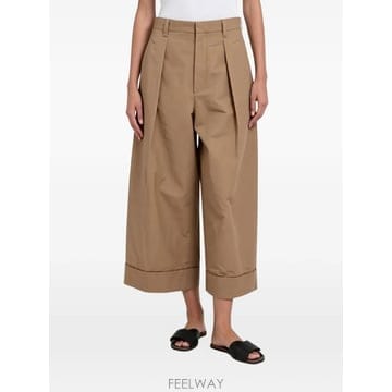 Brunello Cucinelli ���Ϲ�� ���ڷ� ��ġ�ڸ� �ø��� �Ͼ� �������Ϲ�� ���ڷ� ��ġ�ڸ� �ø��� �Ͼ� ����
