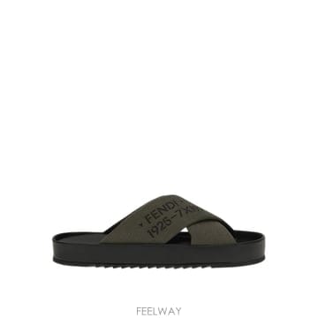 FENDI 26FW Fendi ���� 7X1979B1RHF1Y25 TP58223035126FW Fendi ���� 7X1979B1RHF1Y25 TP582230351