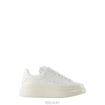 Alexander Mcqueen Alexander McQueen ���������� ���̽��� ����Ŀ�� 856494WIAJP 9090WHITELATTEAlexander McQueen ���������� ���̽��� ����Ŀ�� 856494W