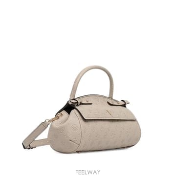 | Other Brand | 26 FW GUESS USA Diana �ڵ�� HWPD9727200 TP45863636726 FW GUESS USA Diana �ڵ�� HWPD9727200 TP458636367