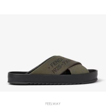 FENDI 26FW ��� ���� 7X1979 B1RHF1Y25 V MILITARE NERO26FW ��� ���� 7X1979 B1RHF1Y25 V MILITARE NERO