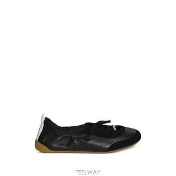 26FW 끌로에 플랫 슈즈 26U19SVQ 001 BLACK