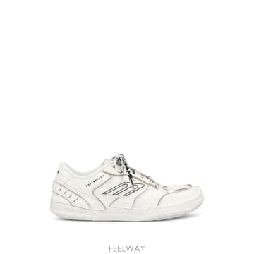 Balenciaga 26FW �߷��þư� ��ư�� �̵�� �� �ƿ� ����Ŀ�� 841763 WCURS9000 WHITE26FW �߷��þư� ��ư�� �̵�� �� �ƿ� ����Ŀ�� 841763 