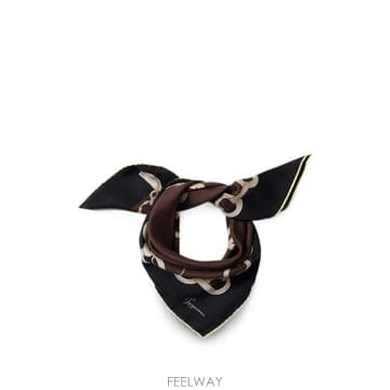 Jacquemus 26FW ��ũ���� ���÷� ��ī�� 26HACU00871AW00263 3FM PRINT CHAIN JEWELRY26FW ��ũ���� ���÷� ��ī�� 26HACU00871AW00263 3FM PRI