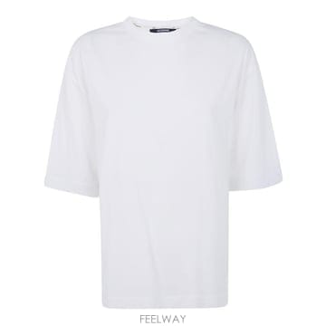 Jacquemus 26SS ��ũ���� ���� Ƽ���� 26ETSW00588AJ00254 100 WHITE26SS ��ũ���� ���� Ƽ���� 26ETSW00588AJ00254 100 WHITE