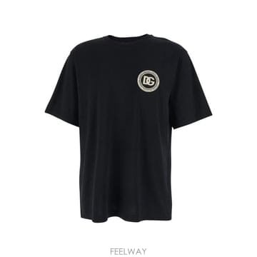 Dolce&Gabbana 26SS ��ü�ذ��ٳ� DG ��ġ ��ư Ƽ���� G8PN9ZG7PZFN0000 Black26SS ��ü�ذ��ٳ� DG ��ġ ��ư Ƽ���� G8PN9ZG7PZFN0000