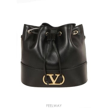 Valentino 26FW �߷�Ƽ�� ����ٴ� ũ�ν��� WP0T83 AWD 0NO NERO26FW �߷�Ƽ�� ����ٴ� ũ�ν��� WP0T83 AWD 0NO NERO