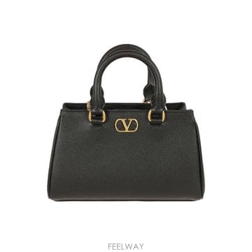 Valentino 26FW �߷�Ƽ�� ����ٴ� ��Ʈ�� WP0BA9 SNP 0NO NERO26FW �߷�Ƽ�� ����ٴ� ��Ʈ�� WP0BA9 SNP 0NO NERO