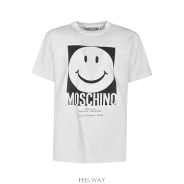 Moschino 25SS ��Ű�� ���� Ƽ���� J0723 0241 100125SS ��Ű�� ���� Ƽ���� J0723 0241 1001