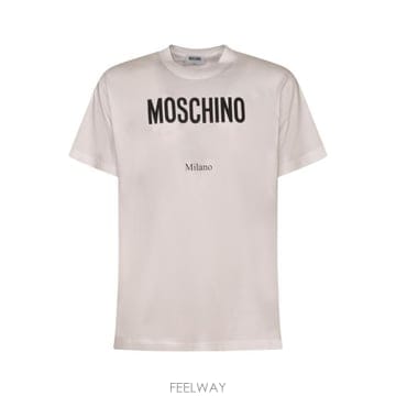 Moschino 25FW ��Ű�� ���� Ƽ���� A07135241 100125FW ��Ű�� ���� Ƽ���� A07135241 1001