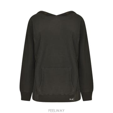 Maison Margiela 25FW ���������� �ΰ� ����Ʈ �ĵ� Ƽ���� S51GU0138S25570 86225FW ���������� �ΰ� ����Ʈ �ĵ� Ƽ���� S51GU0138S2557