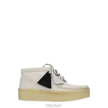 CLARKS 25SS Ŭ���� WALLABEE �ж�� ���� WALLABEECUPBTNUBUCKWHITE25SS Ŭ���� WALLABEE �ж�� ���� WALLABEECUPBTNUBUCKWH