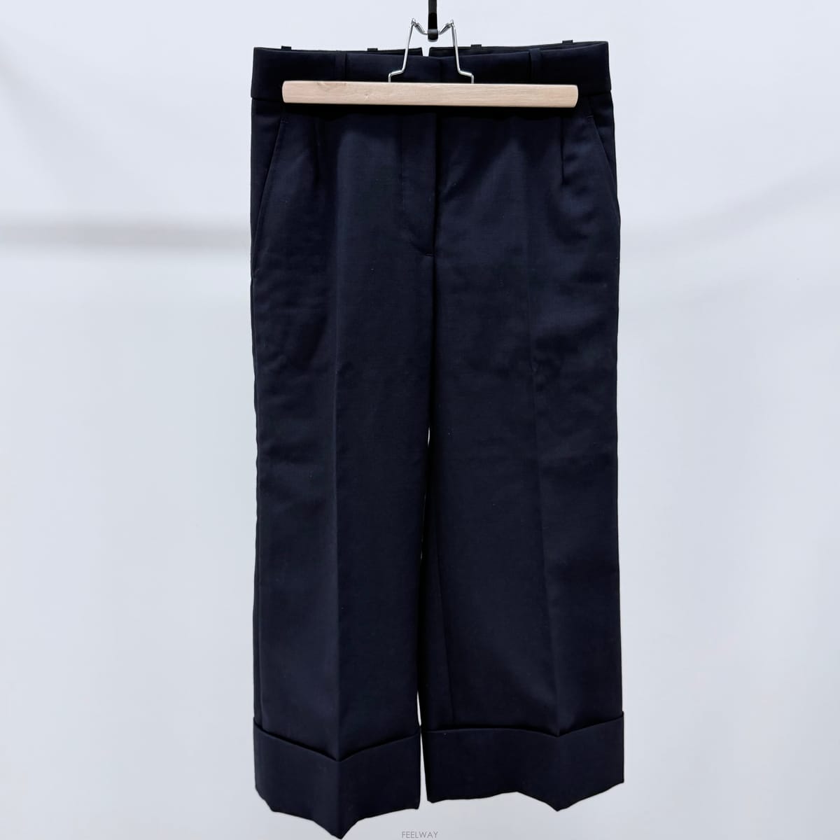 Thom Browne [S��/38] ����� �� Ʈ�� Ŭ���� ��Ʈ ���� ���� ���� ���̺�[S��/38] ����� �� Ʈ�� Ŭ���� ��Ʈ ���� ���� ���� 