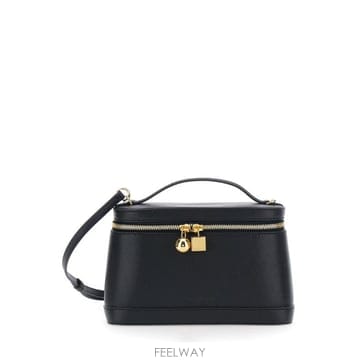 Jacquemus 26FW ��ũ���� ũ�ν��� BAW00479AC03G02990 Black26FW ��ũ���� ũ�ν��� BAW00479AC03G02990 Black