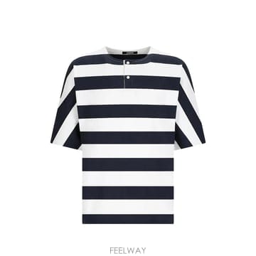 Jacquemus 26 FW ��ũ���� ��Ʈ������ ��ư Ƽ���� 26ETSM00581AJ00 TP45625633026 FW ��ũ���� ��Ʈ������ ��ư Ƽ���� 26ETSM00581AJ00 