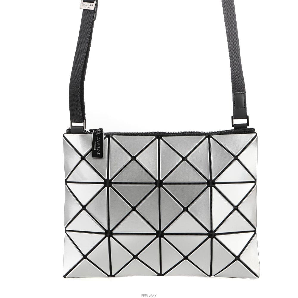 Issey Miyake (BB68 AG056 91) ���� ũ�ν��� 26FW(BB68 AG056 91) ���� ũ�ν��� 26FW