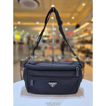 Bottega Veneta ����� �����Ϸ� ����Ŀ �̵� ���� ����Ĩ ���� ũ�ν��� 2VH994����� �����Ϸ� ����Ŀ �̵� ���� ����Ĩ ���� ũ�ν��� 