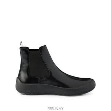 인더샵 PRADA 프라다 브러시드 레더 첼시 부츠