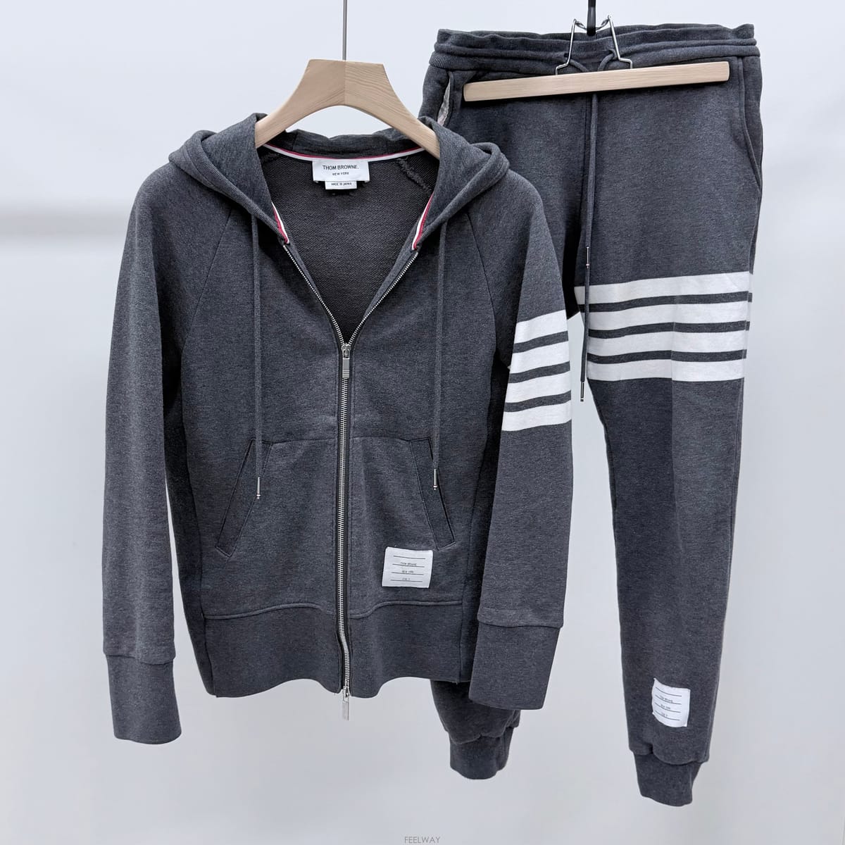 Thom Browne [A��/2,0] ����� �缱���� Ʈ���̴� �¾� �ĵ����� ���� �׷���[A��/2,0] ����� �缱���� Ʈ���̴� �¾� �ĵ����� ��