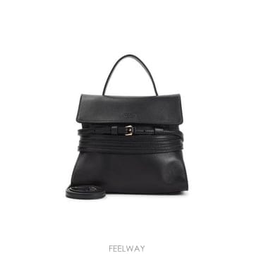Moschino 25FW ��Ű�� ũ�ν��� MC4163PP1N OA0 000 NERO25FW ��Ű�� ũ�ν��� MC4163PP1N OA0 000 NERO