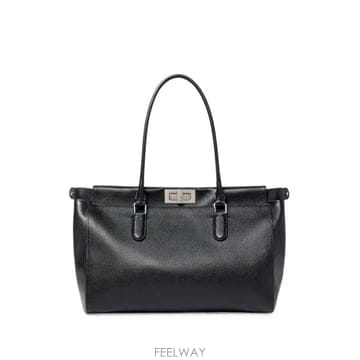 FENDI 26FW ��� ��Ʈ�� 8BN380 B1E3F0QA1 BLACK26FW ��� ��Ʈ�� 8BN380 B1E3F0QA1 BLACK